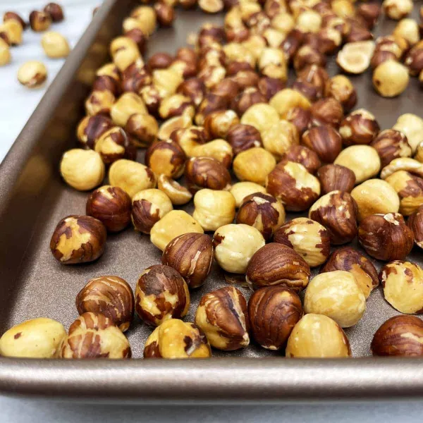Roasted-hazelnuts-1.webp